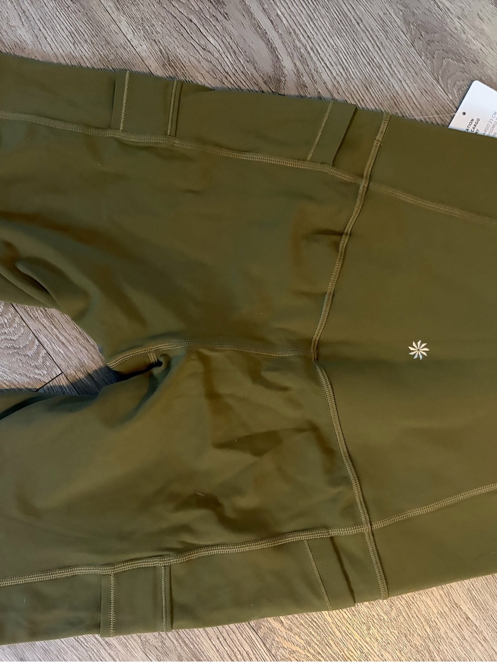 NWT athleta salutation stash 9in cargo biker shorts - Picture 3 of 4